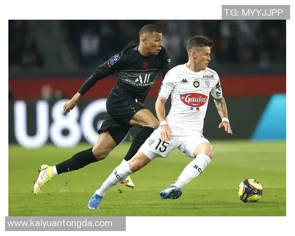 法甲激战昂热主场迎战大巴黎争夺三分荣耀之战